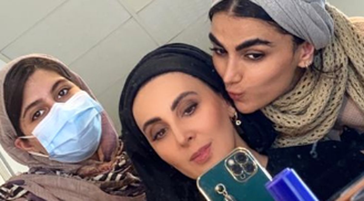 سلفی لیلا بلوکات در اتاق گریم فیلم از سرنوشت 4 + عکس
