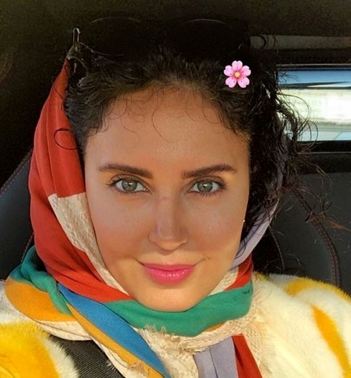 سلفی الناز شاکردوست در خودروی لوکسش!
