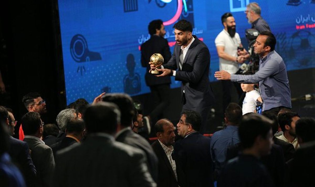 یک مراسم زشت و بی‌نظم فوتبالی !