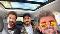 سلفی امین حیایی در خودروی لوکسش
