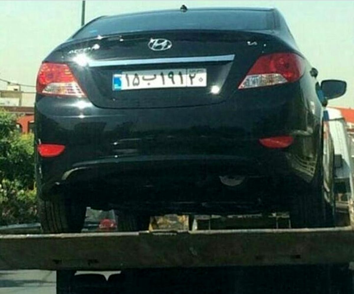 پلاک نصب شده ایران 20 بر روی اولین خودرو