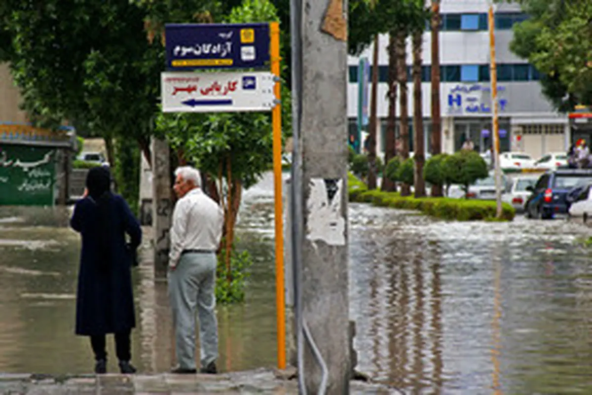 آب‌گرفتگی معابر و سیلابی‌شدن رودخانه‌ها در برخی مناطق کشور