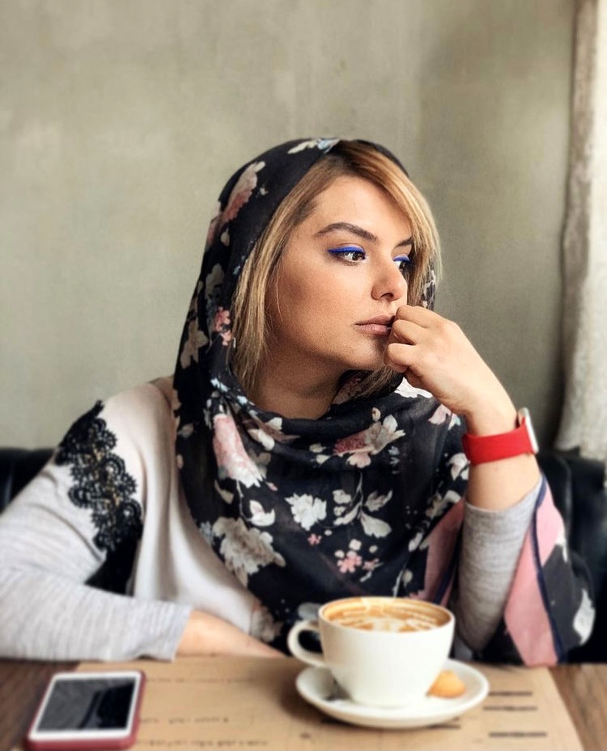 دنیا مدنی در یک کافه + عکس