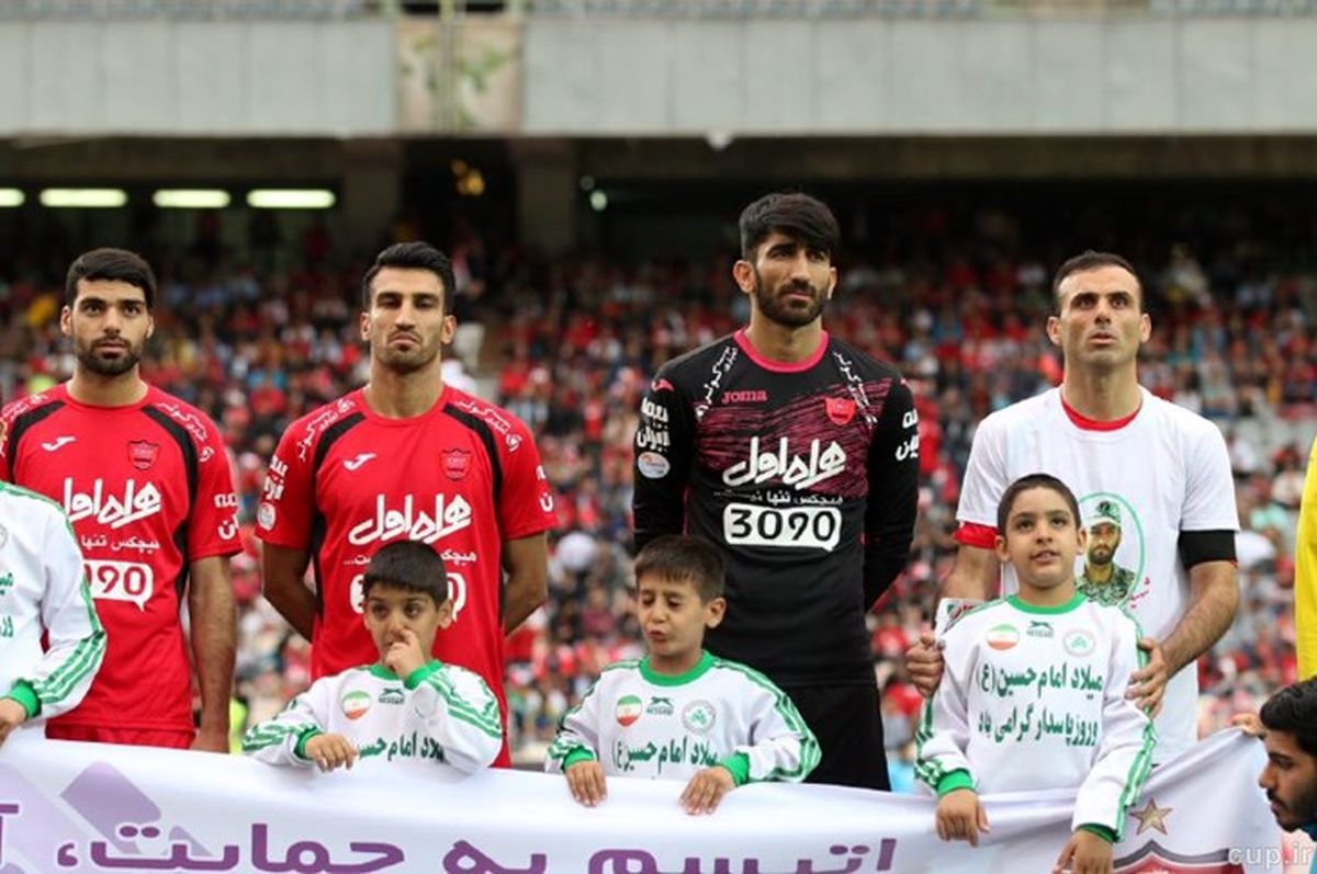 یک ملی پوش نزدیک درب خروجی!