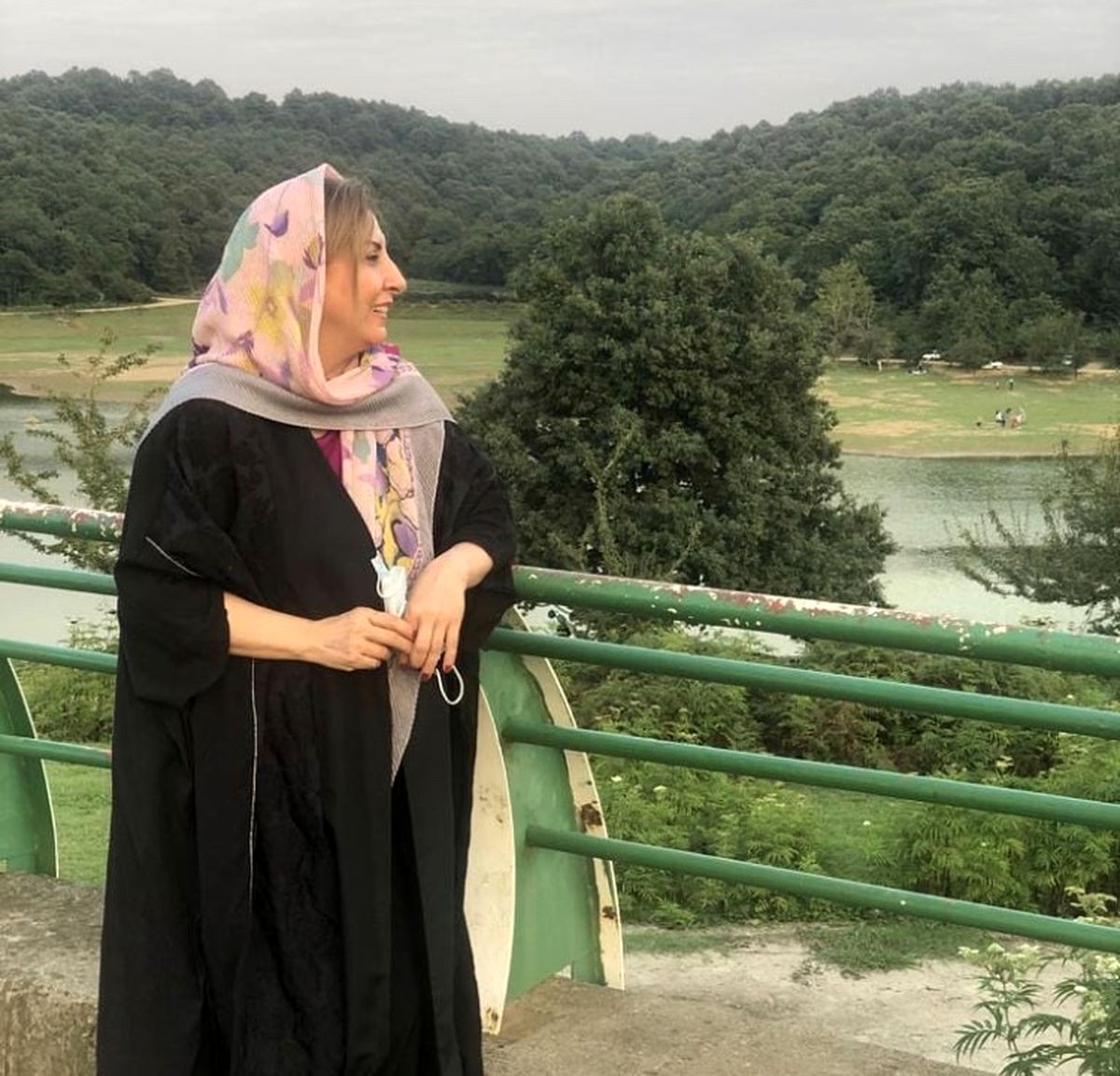 مرجانه گلچین در طبیعتی زیبا + عکس