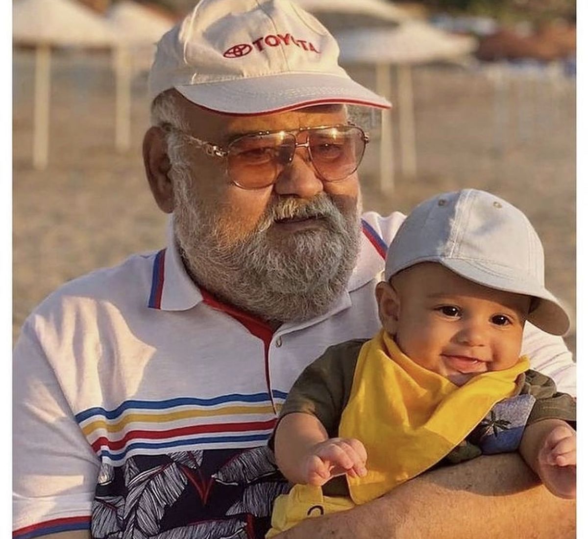 جدیدترین عکس اکبر عبدی با نوه اش 