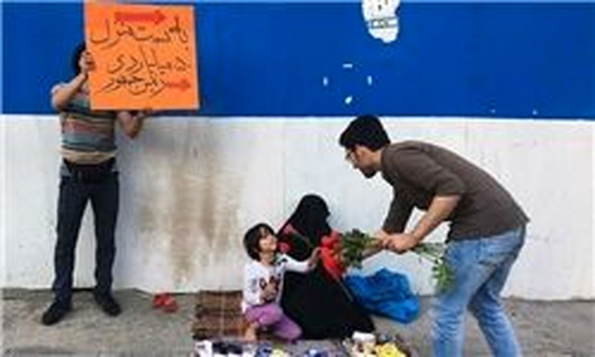 
تجمع در منطقه ولنجک در اعتراض به خانه های میلیاردی برخی دولتی‌ها
