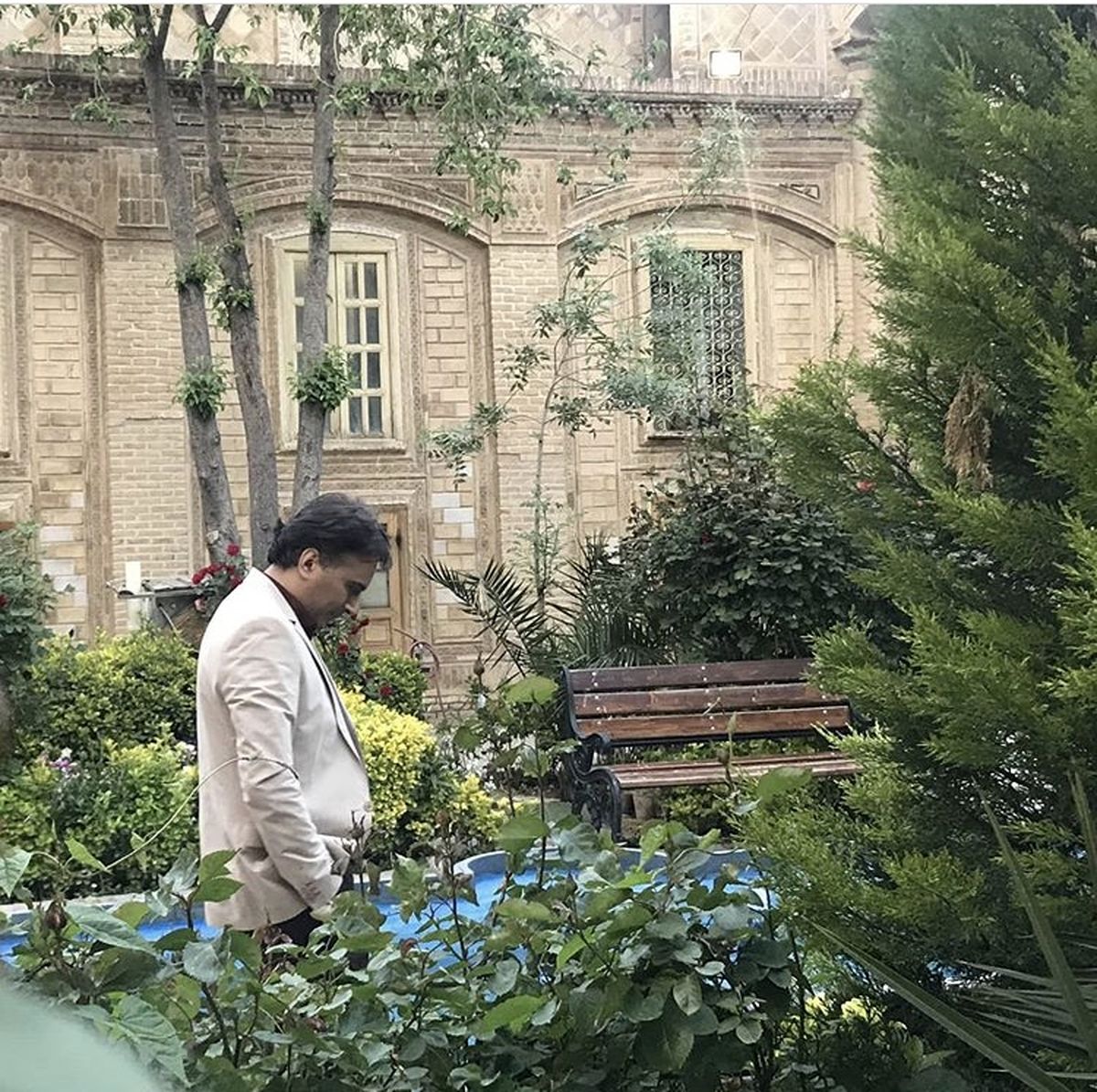 گشت و گذار مجید اخشابی در خانه ای زیبا + عکس