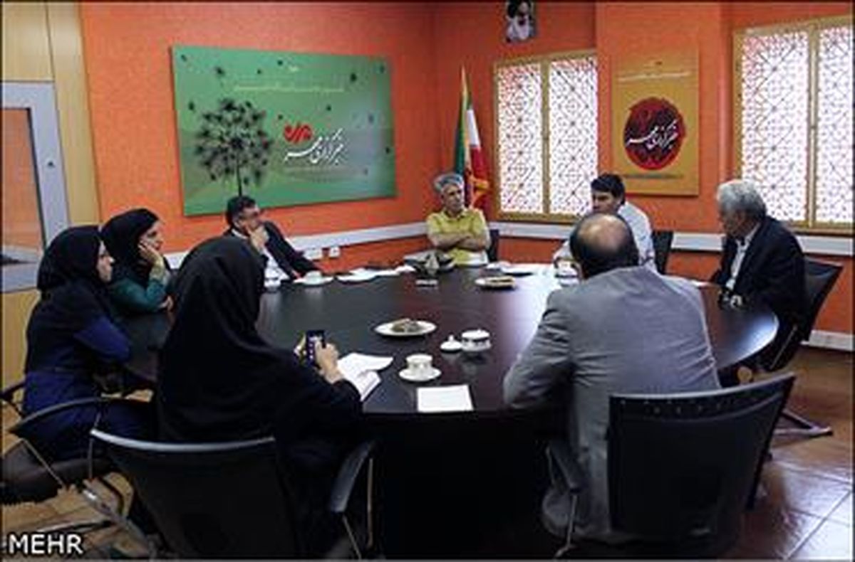 دولت با چوب بالای سر فرهنگ نایستد