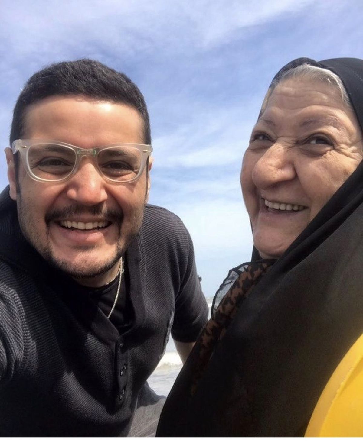 مهران رنجبر در کنار مادر مرحومش + عکس