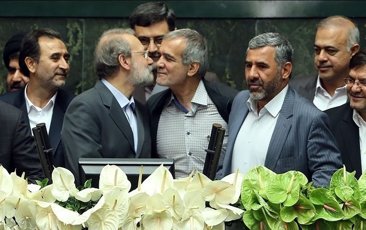 جزئیاتی از پشت صحنه امروز انتخاب هیات رئیسه مجلس/ روحانی پشت عارف را خالی کرد/ ابراز نگرانی شدید کارگزاران از رشد عارف/ ناکامی رئیس دولت اصلاحات برای رسیدن به ریاست یک قوه «تکرار» شد