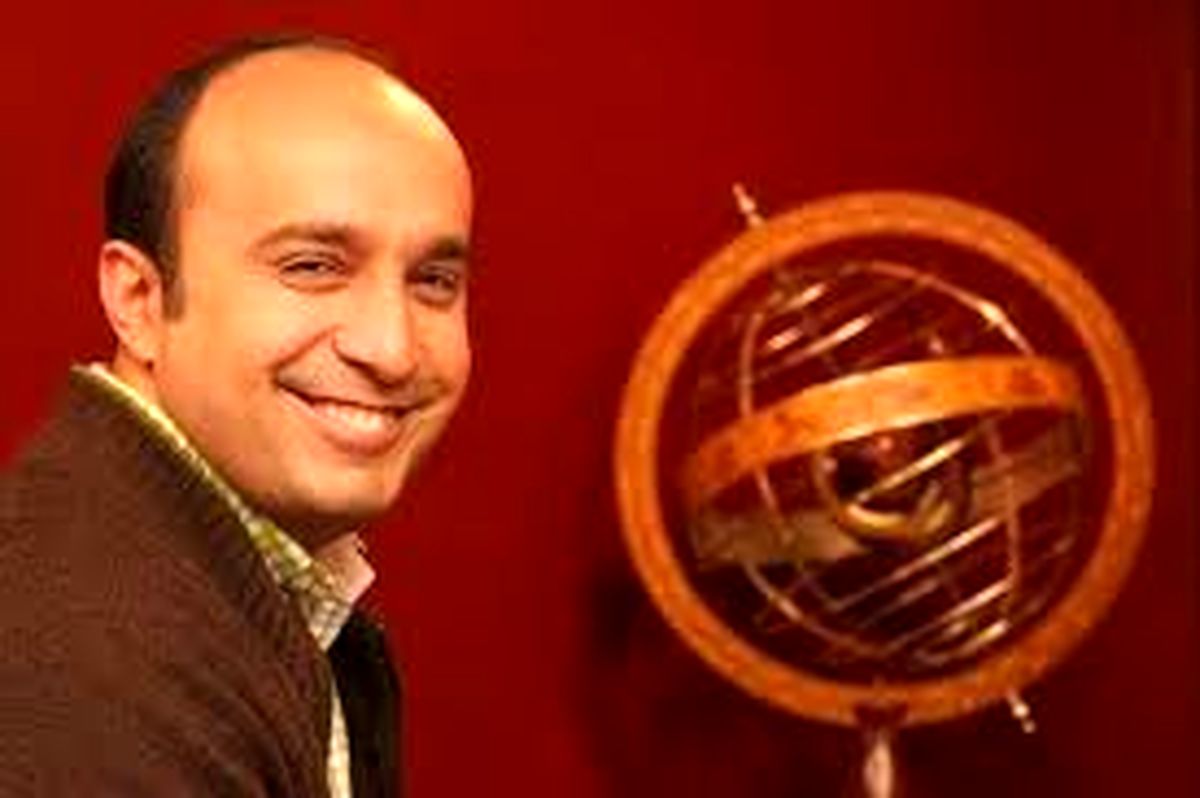 مجری برنامه‌های علمی تلویزیون و همسرش لب دریا