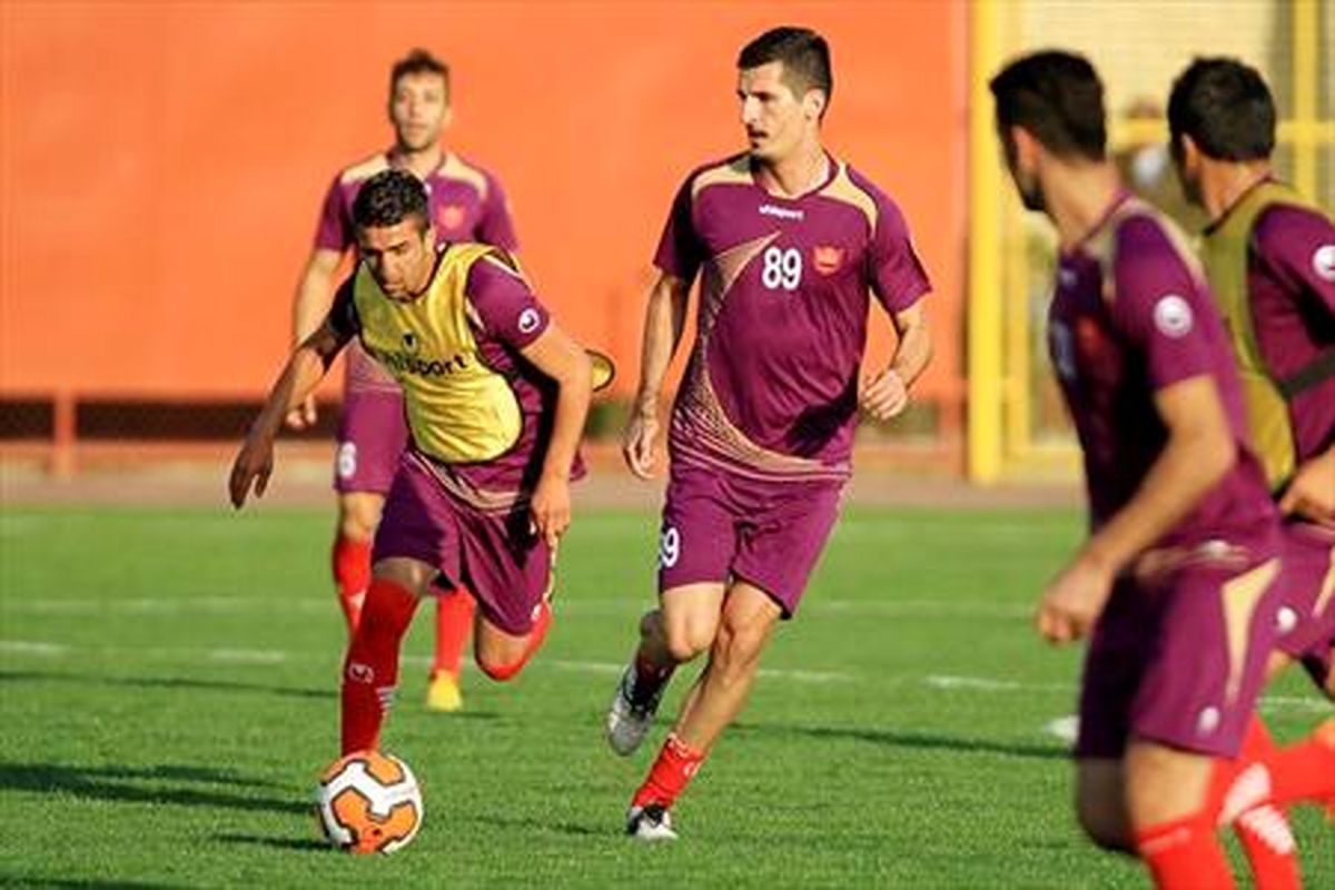 بازیکن پرسپولیس به خاطر همسرش به پروین التماس کرد!