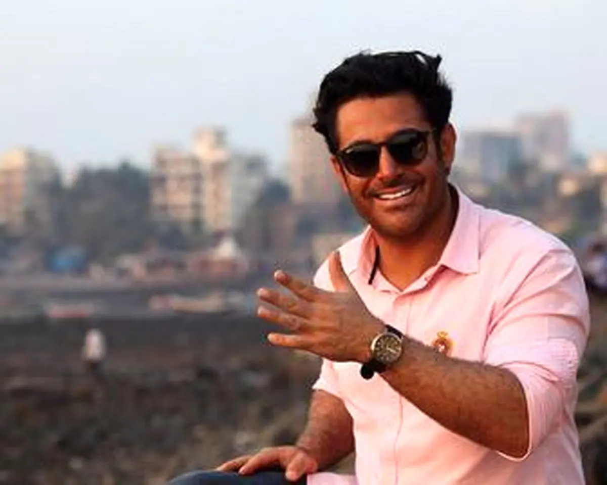 «رضا گلزار» سفیر شد/ عکس