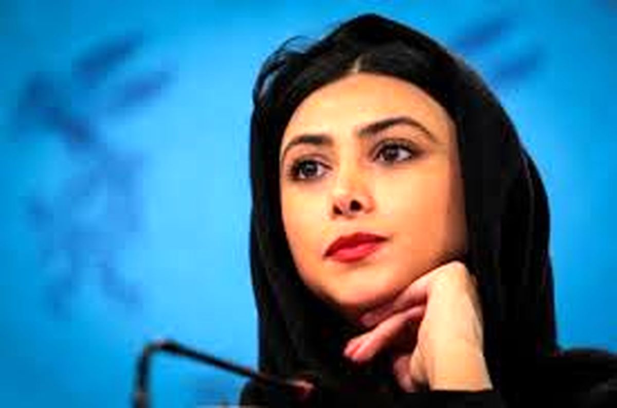 آزاده صمدی در پشت صحنه «نهنگ آبی»