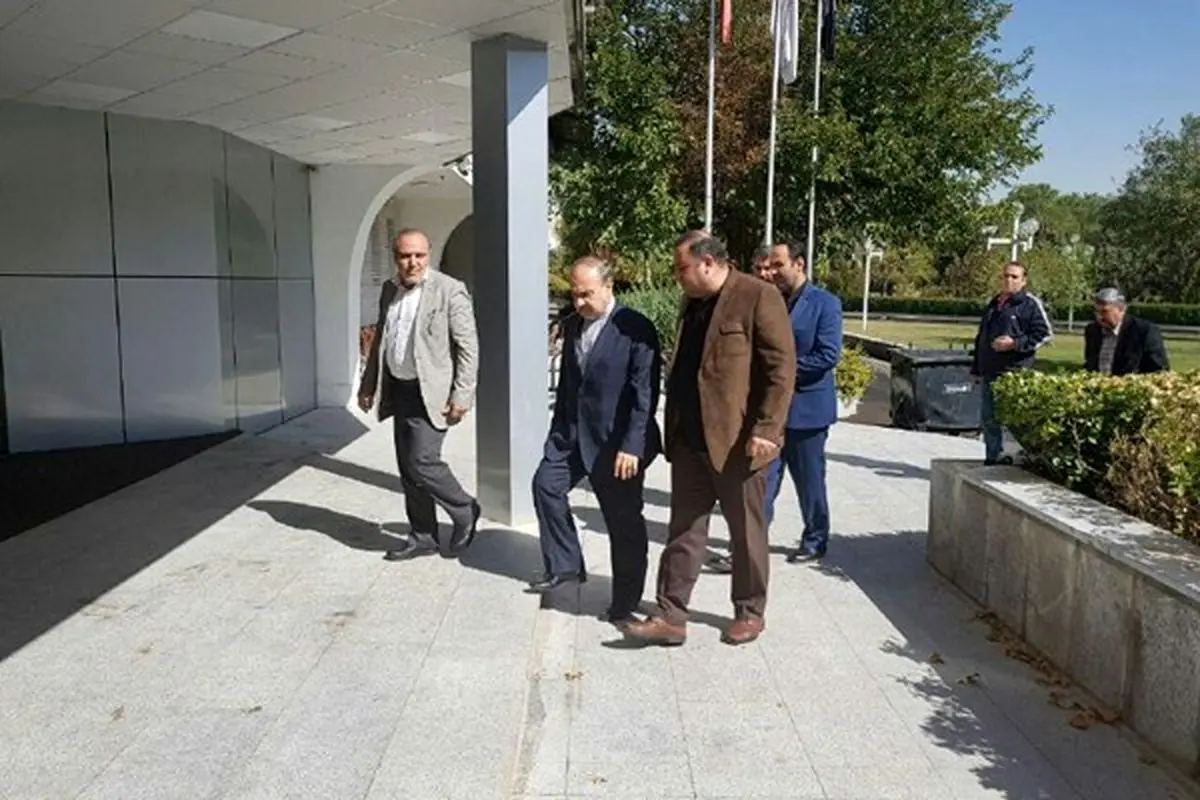 بازدید سلطانی فر از روند بازسازی و مقاوم سازی استادیوم آزادی + عکس