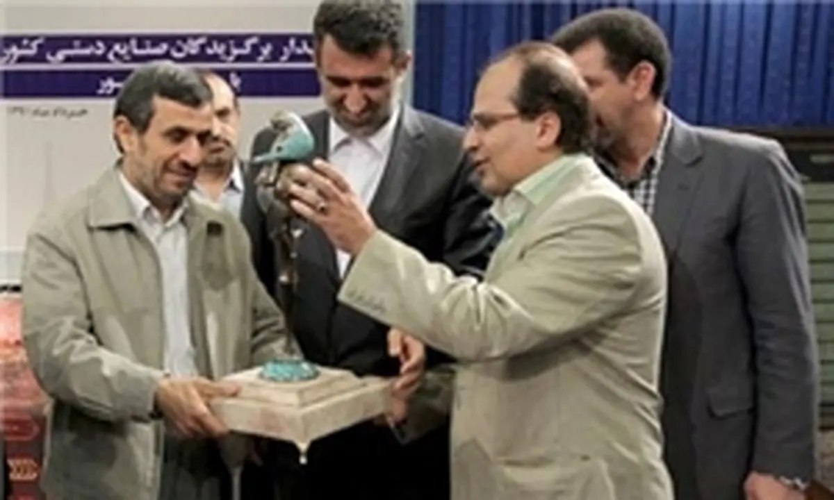 اتحادیه صنایع دستی باقیمانده دستمزد تندیس «انسان کامل» را می‌پردازد
