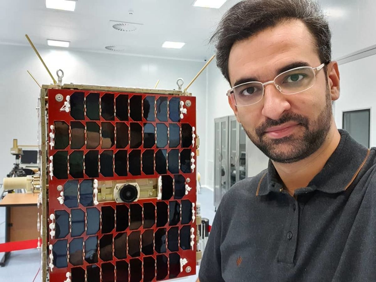 پیام کنایه دار آذری جهرمی برای دونالد ترامپ