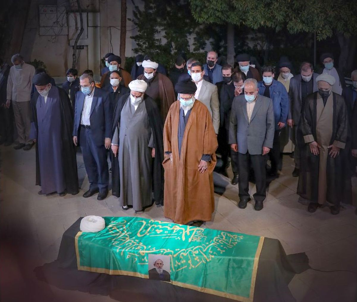 رهبر انقلاب : سوابق و خدمات مرحوم ری‌ شهری منشأ خیر برای نظام بود