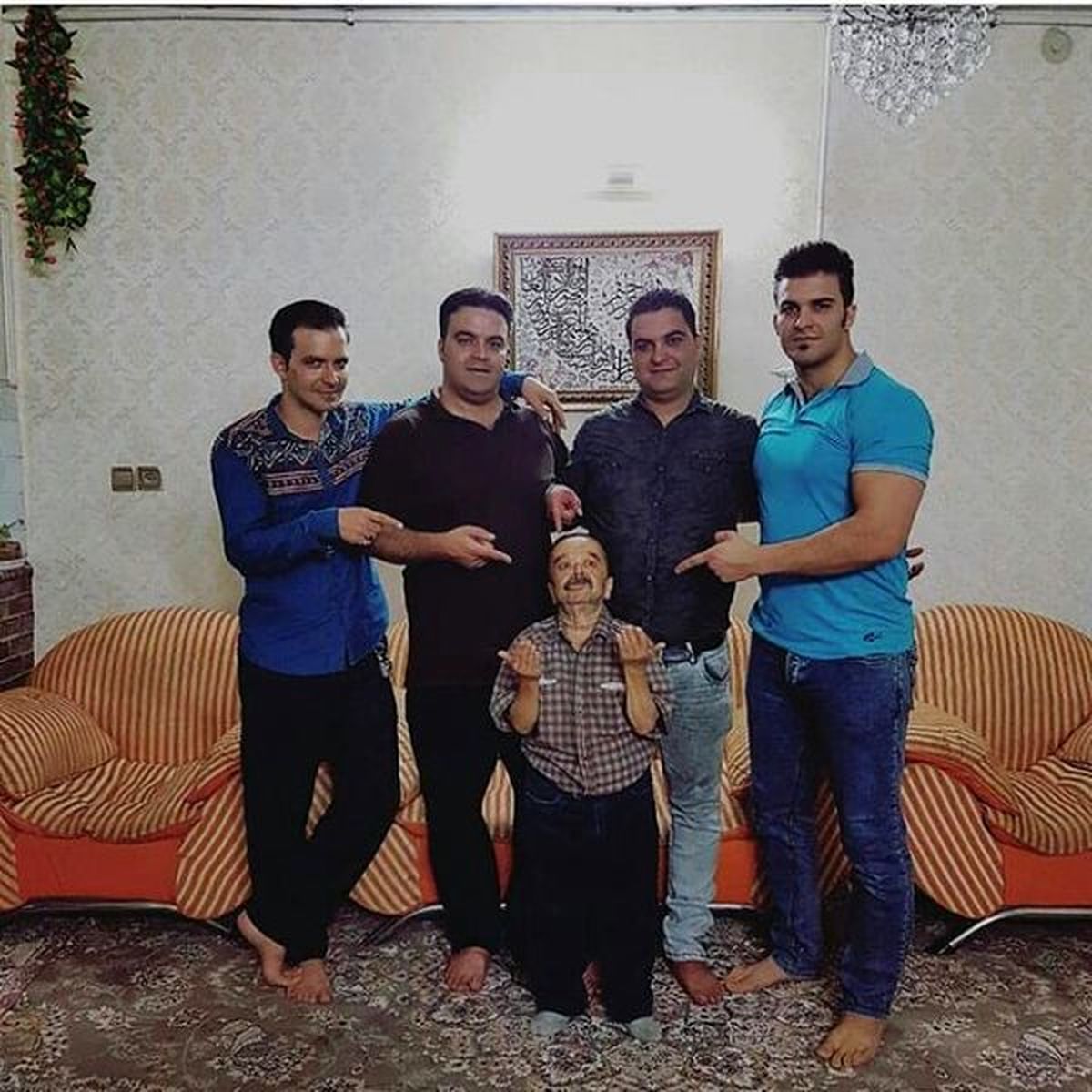 بازیگر خوش قامت معروف در کنار پسرانش + عکس