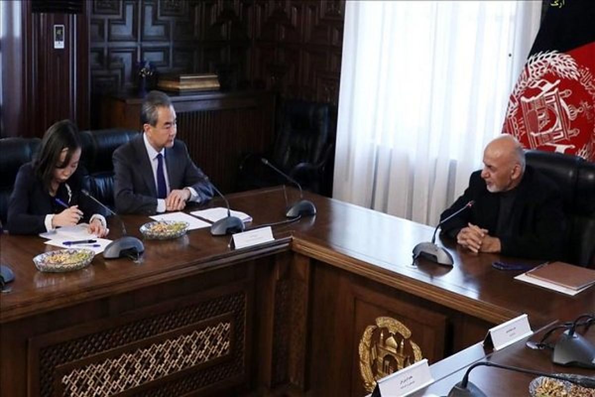 محورهای دیدار وزیر خارجه چین با رئیس‌جمهوری افغانستان