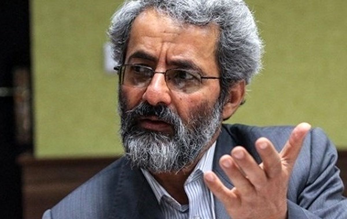 احمدي نژاد را متوهم خواند؛ به شش ماه حبس تعزيري محكوم شد/ به جرم توهين به جاسبي 74 ضربه شلاق و جريمه نقدي