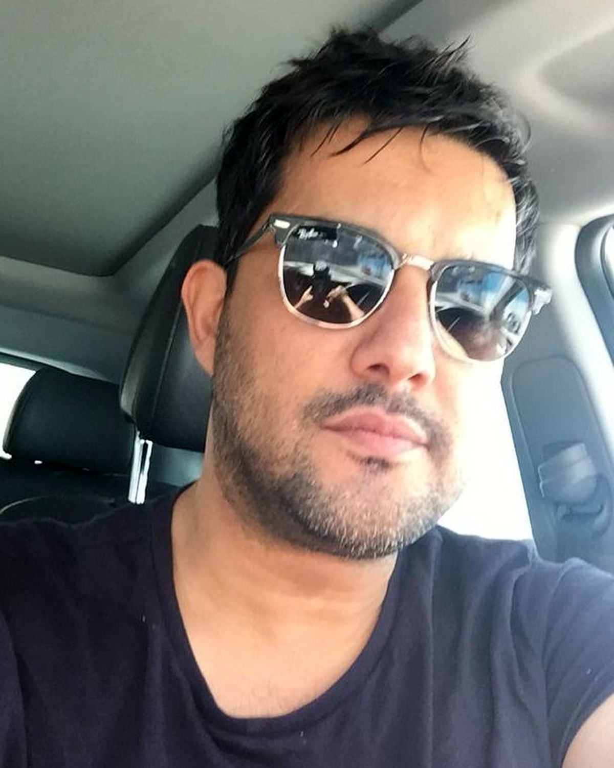 سلفی حامد بهداد در ماشینش