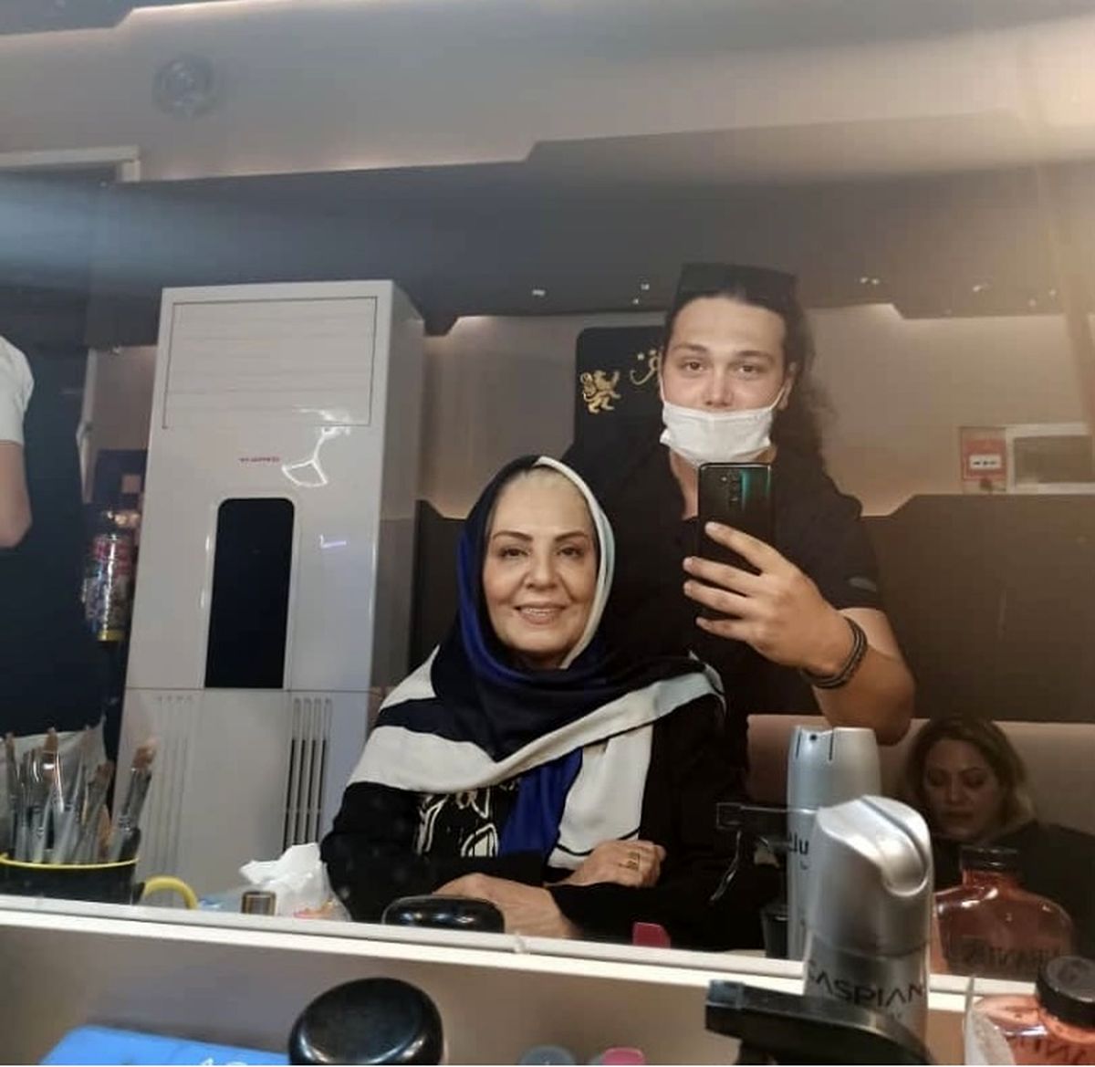 زهره حمیدی در حال گریم کار جدیدش + عکس