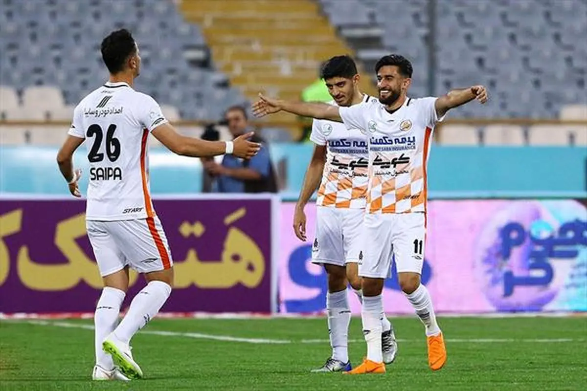 تلاش کادر پزشکی سایپا برای رساندن مصدومان به بازی با استقلال