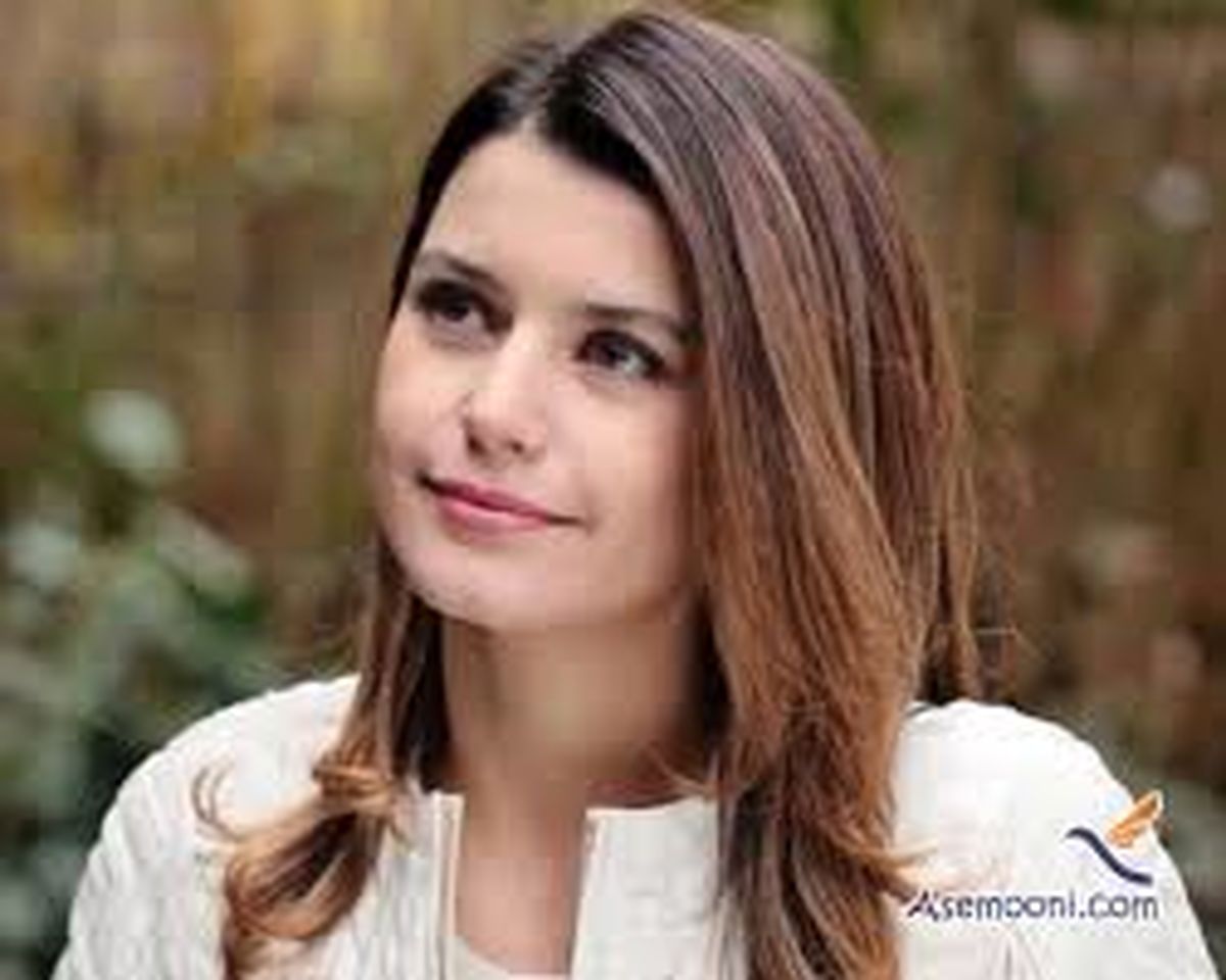 برن سات بازیگر معروف ترک در کنار مادر و مادربزرگش /عکس