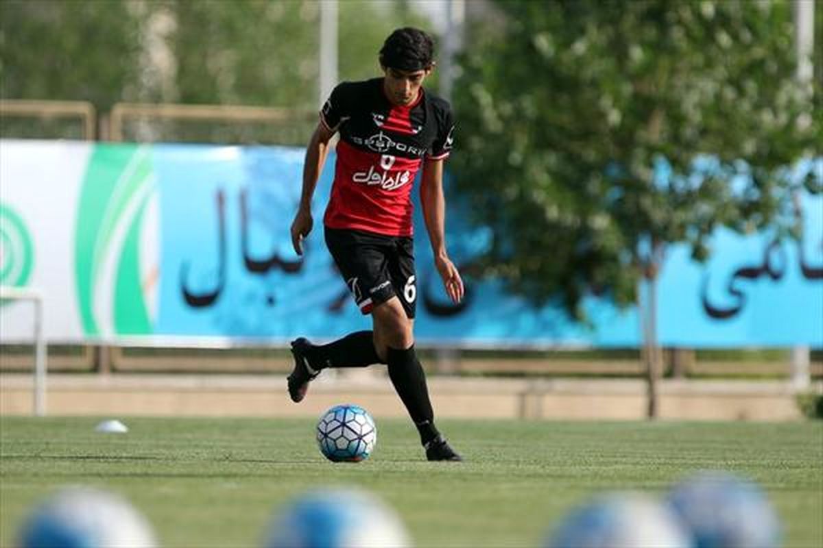 ستاره جدید سرخ ها در آغوش پرسپولیسی ها / عکس
