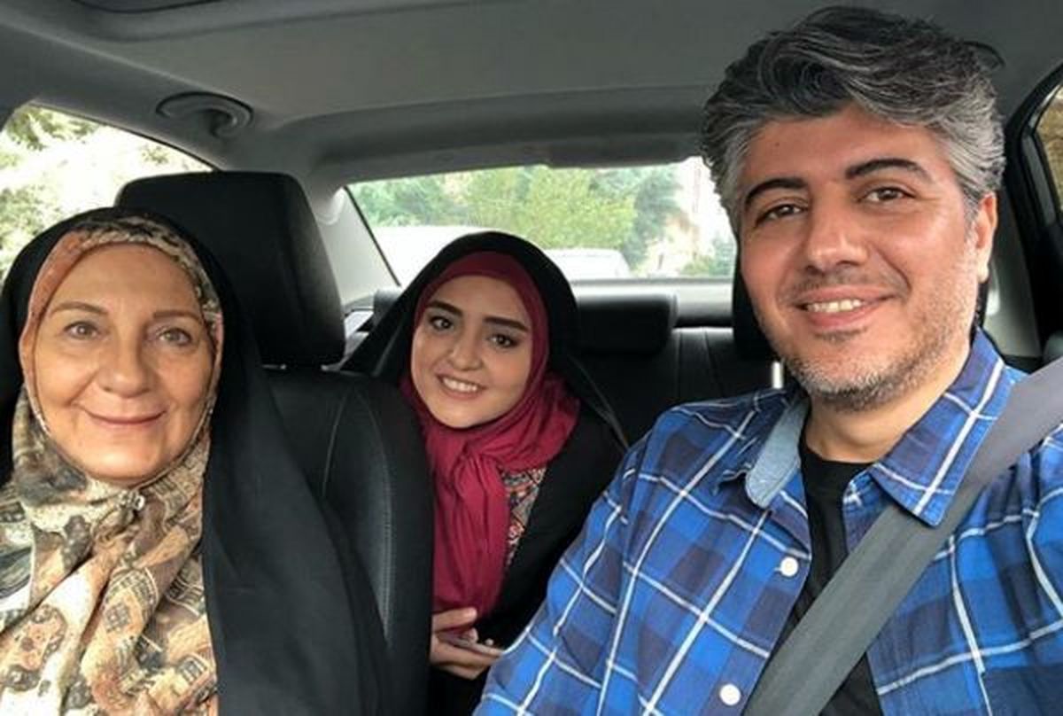 نرگس محمدی به همراه همسر و مادر شوهرش در ماشین + عکس