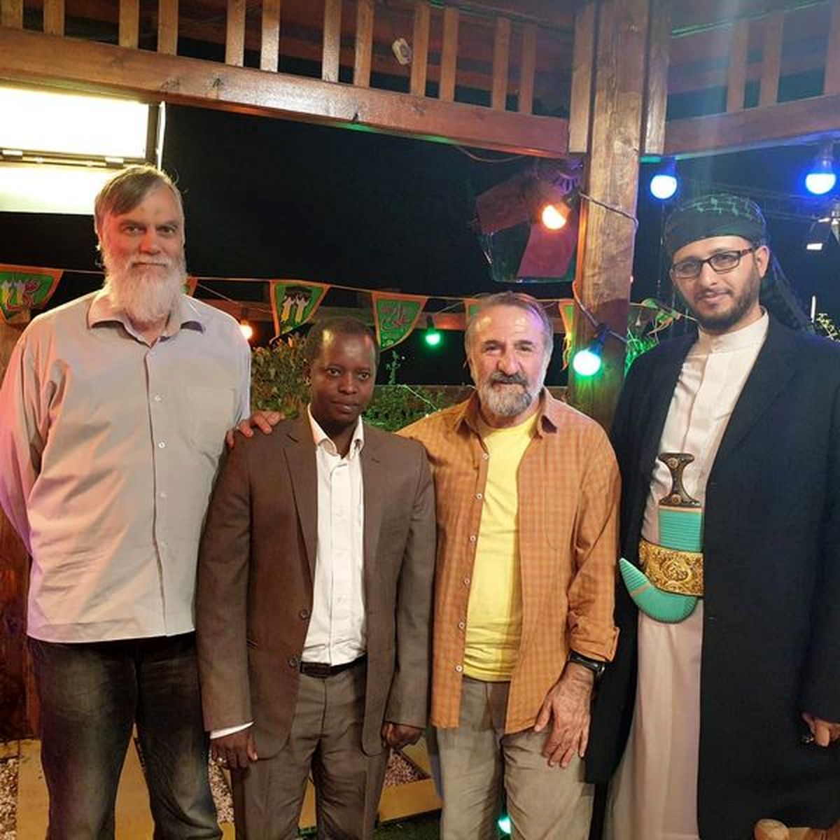 مهران رجبی در جمع دوستان نیجریه ایش + عکس