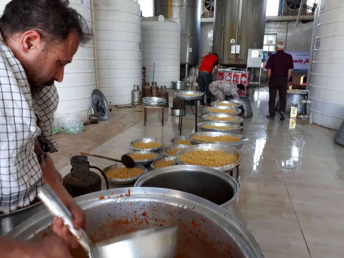 جامعه فوتبال به یارى سیل زدگان مى شتابد+ عکس
