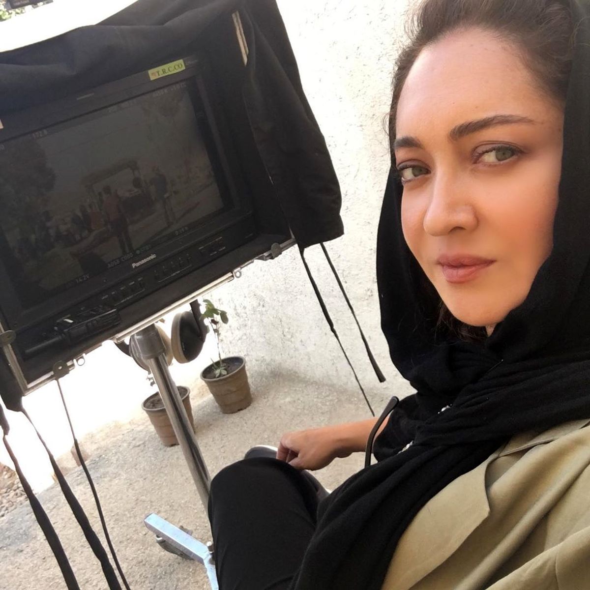 ژست کارگردانی نیکی کریمی در فیلم جدیدش+عکس