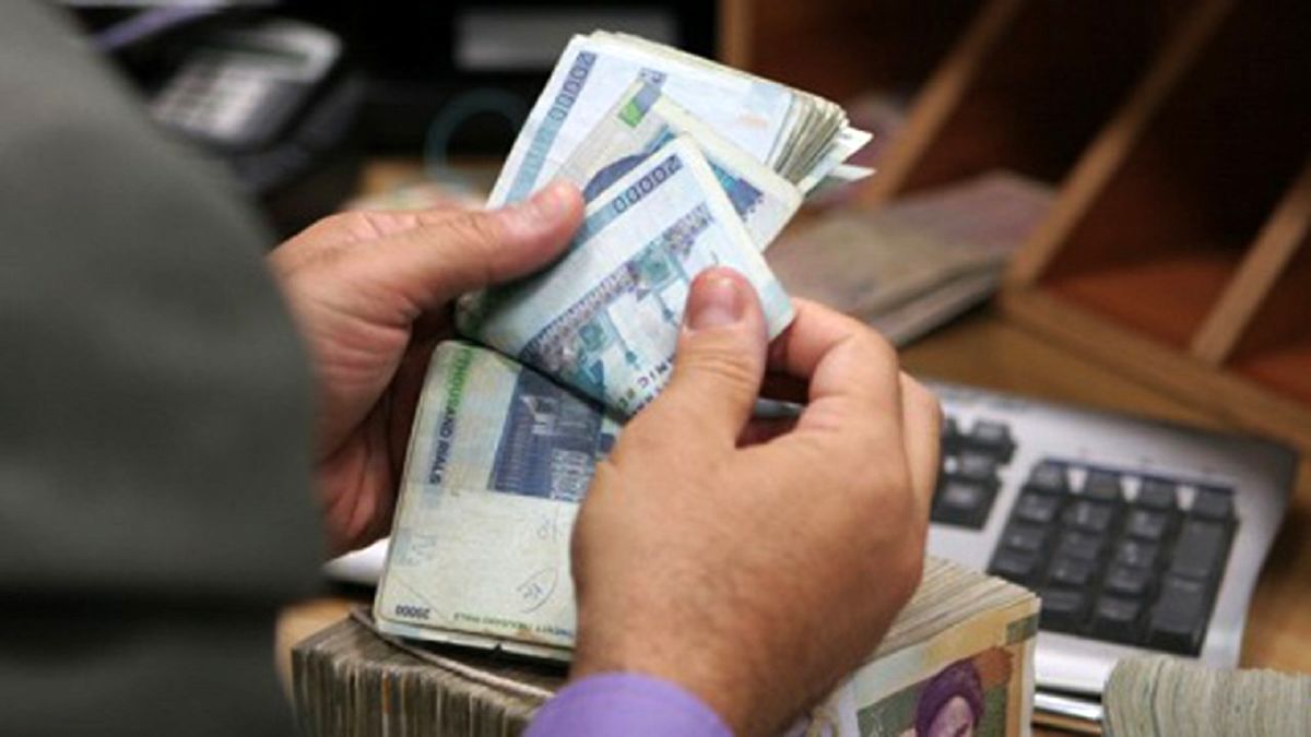 
نقدینگی در کشور به وضعیت انفجار رسید

