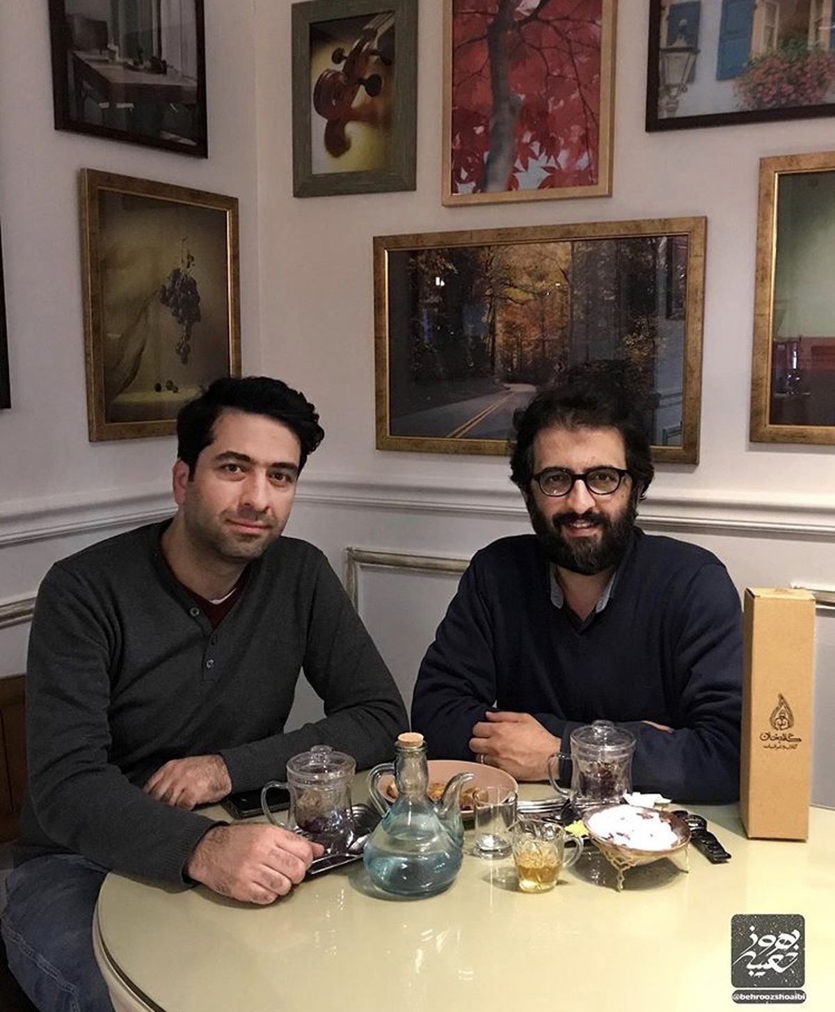 بهروز شعیبی و دوستش در یک رستوران + عکس
