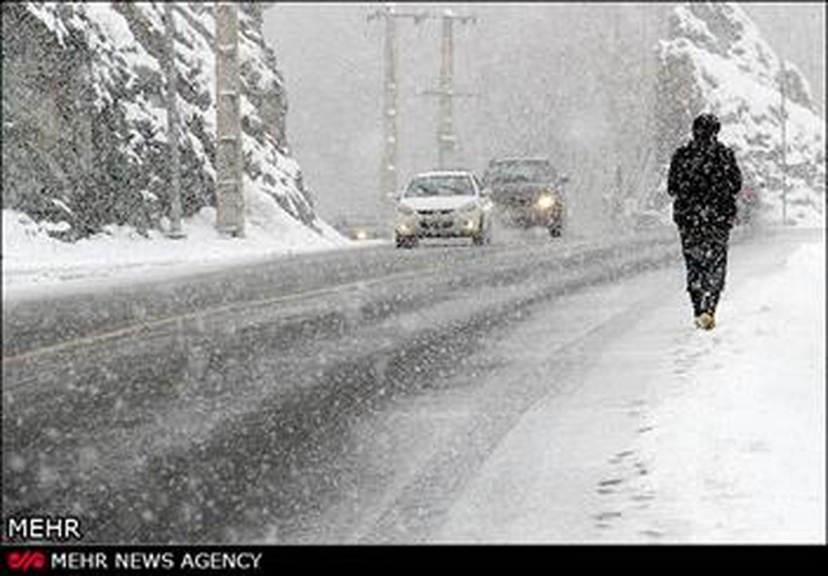 بارش برف در جاده های ۱۷ استان کشور