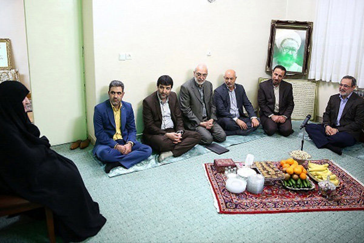 وزیر آموزش‌ و پرورش با خانواده شهید مطهری دیدار کرد