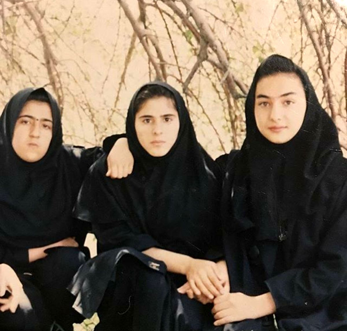 عکس دیدنی و بامزه از دوران دبیرستان هانیه توسلی