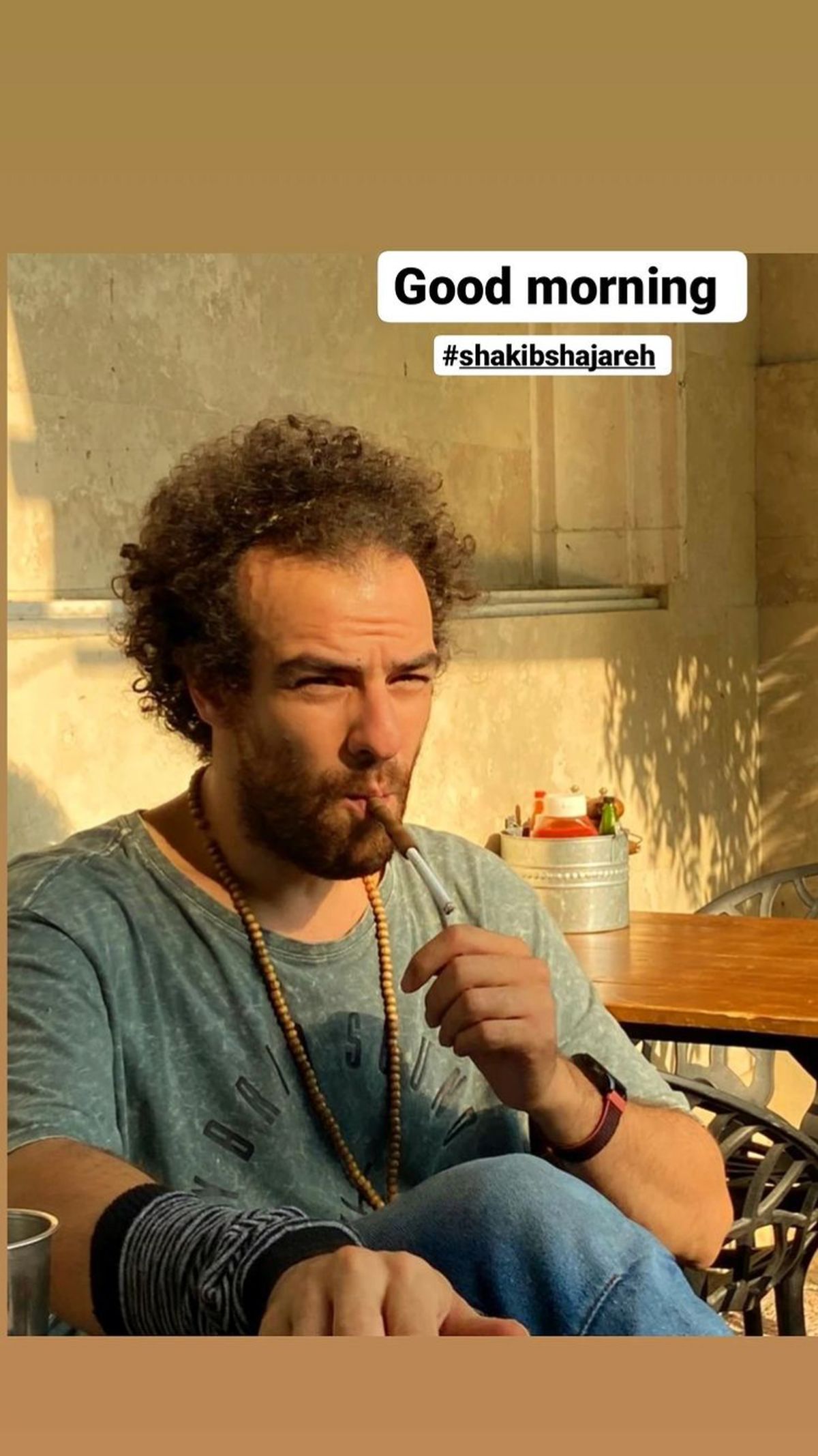چهره جدید شکیب شجره در حال سیگار کشیدن + عکس
