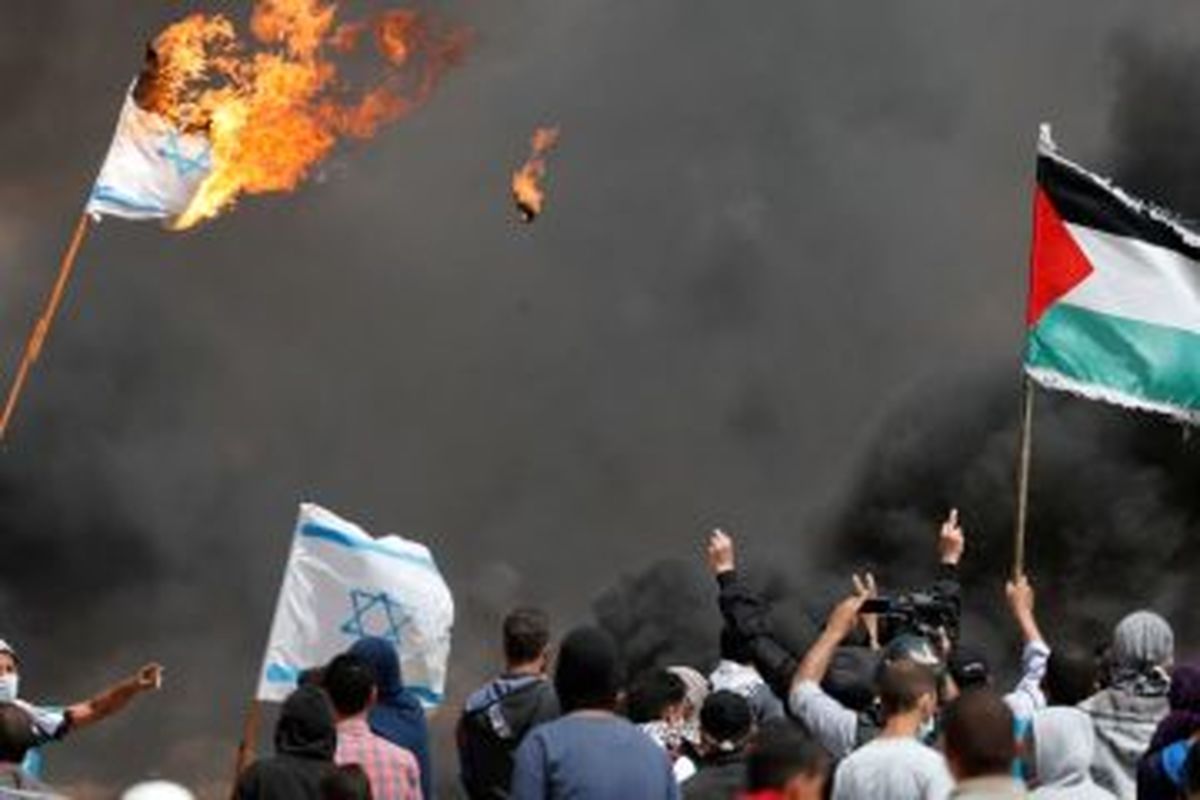 
ادامه تظاهرات بازگشت/ درگیری شدید فلسطینی‌ها و نظامیان صهیونیست
