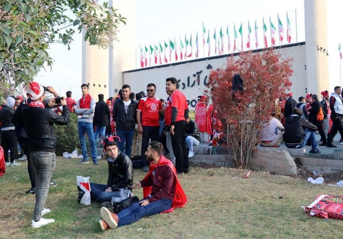 حضور هواداران پرسپولیس از ساعات اولیه صبح + عکس