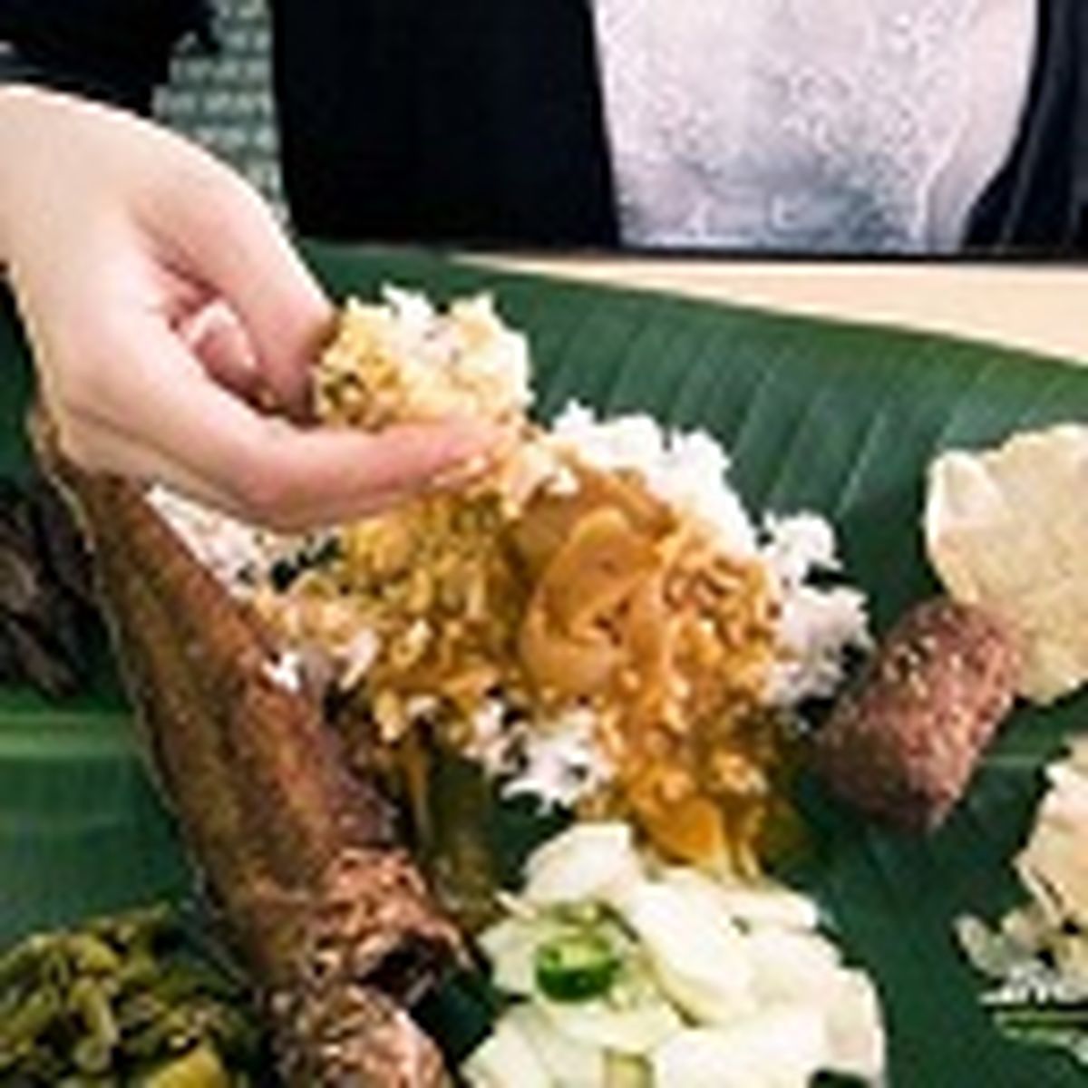 فواید عجیب خوردن غذا با دست!