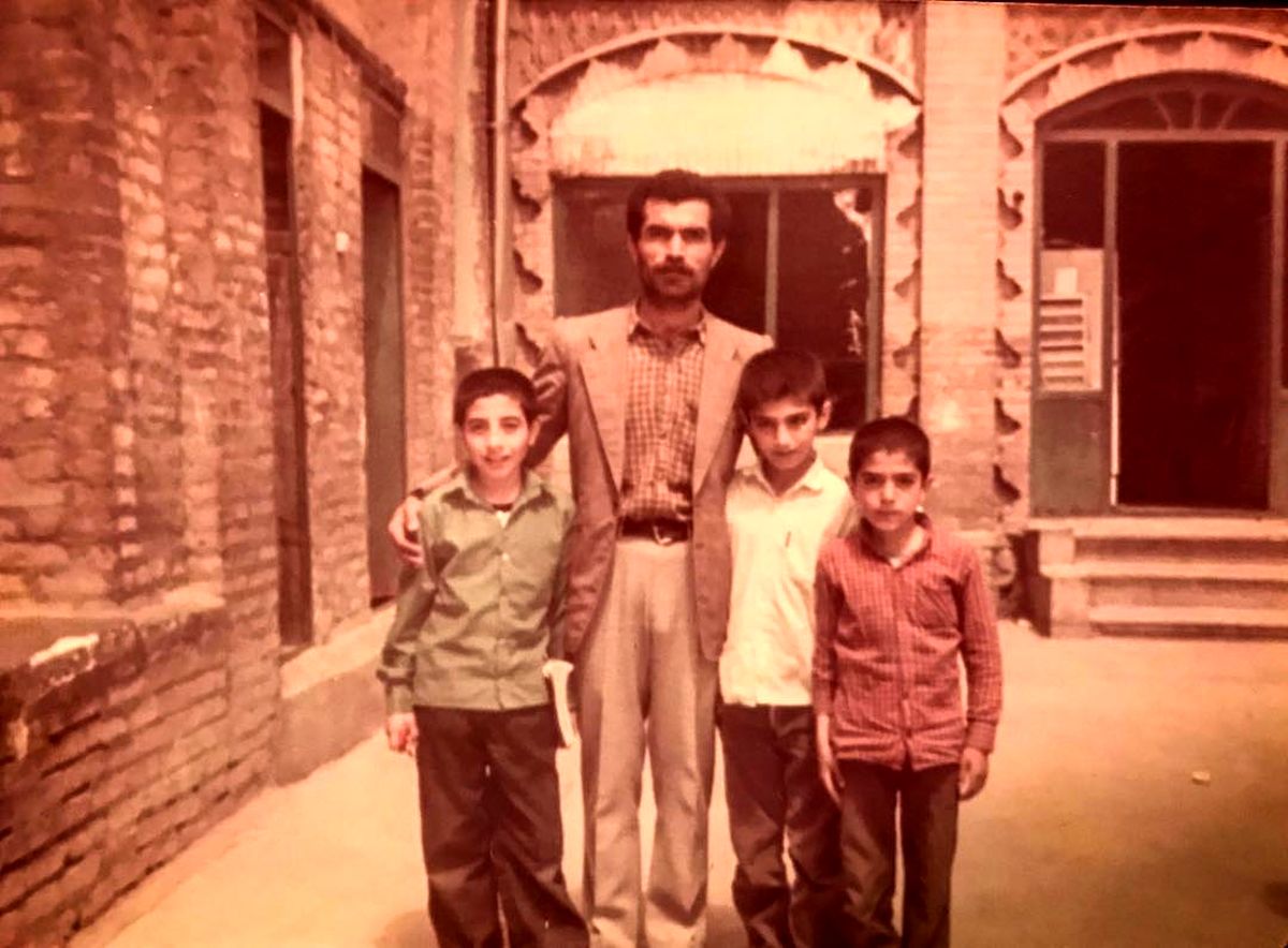 کوروش سلیمانی در کنار معلم دبستانش + عکس