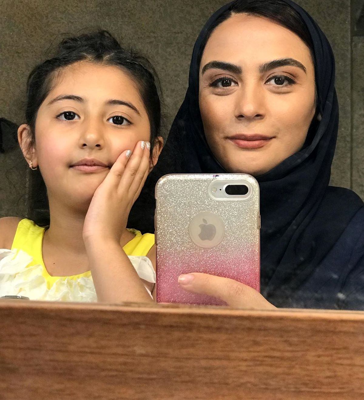 مونا فرجاد و جانان زیبایش+عکس
