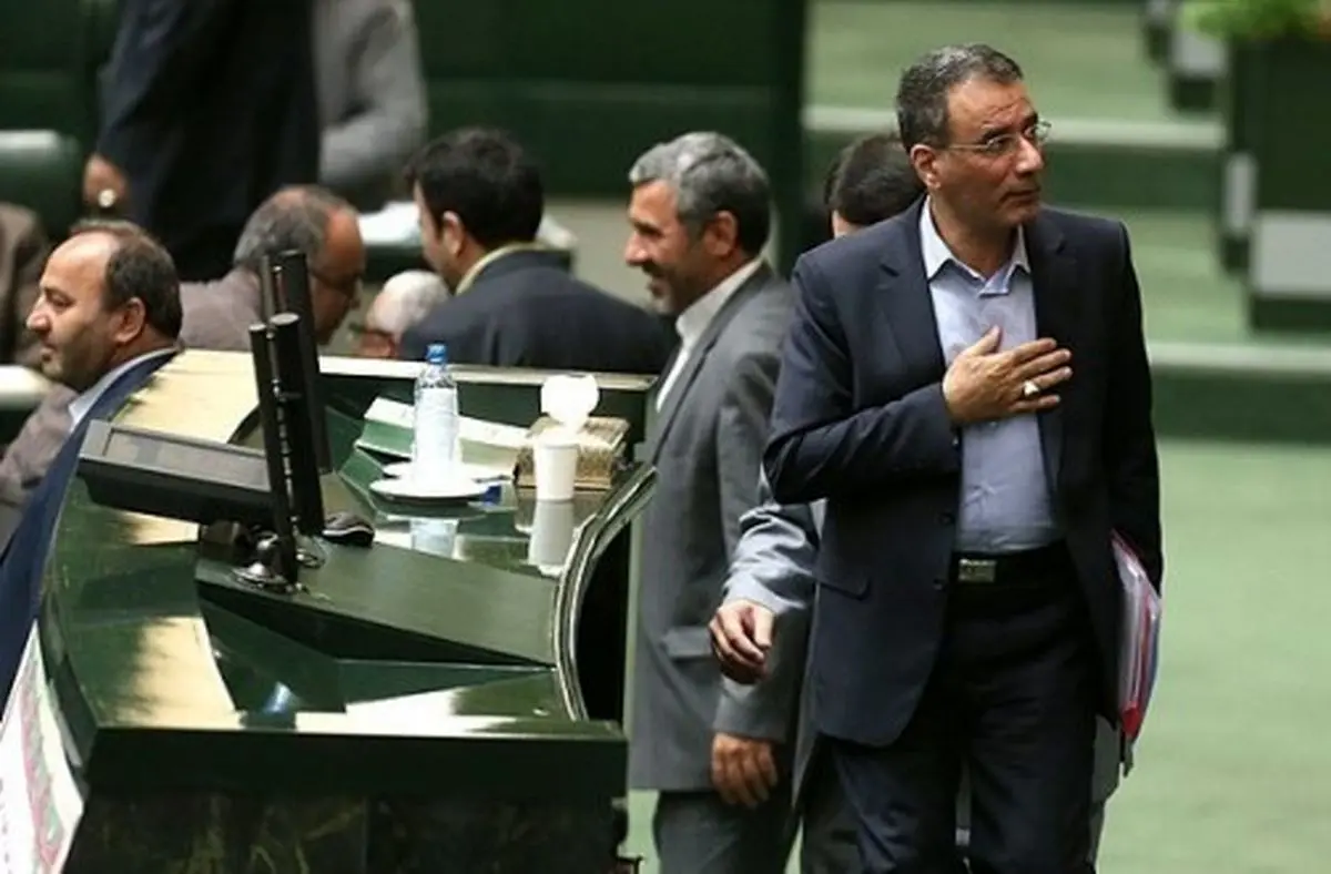 چه کسانی باید از استیضاح وزیر علوم درس بگیرند؟/ لاريجاني و خداد عزيزي در بازي با استراليا
