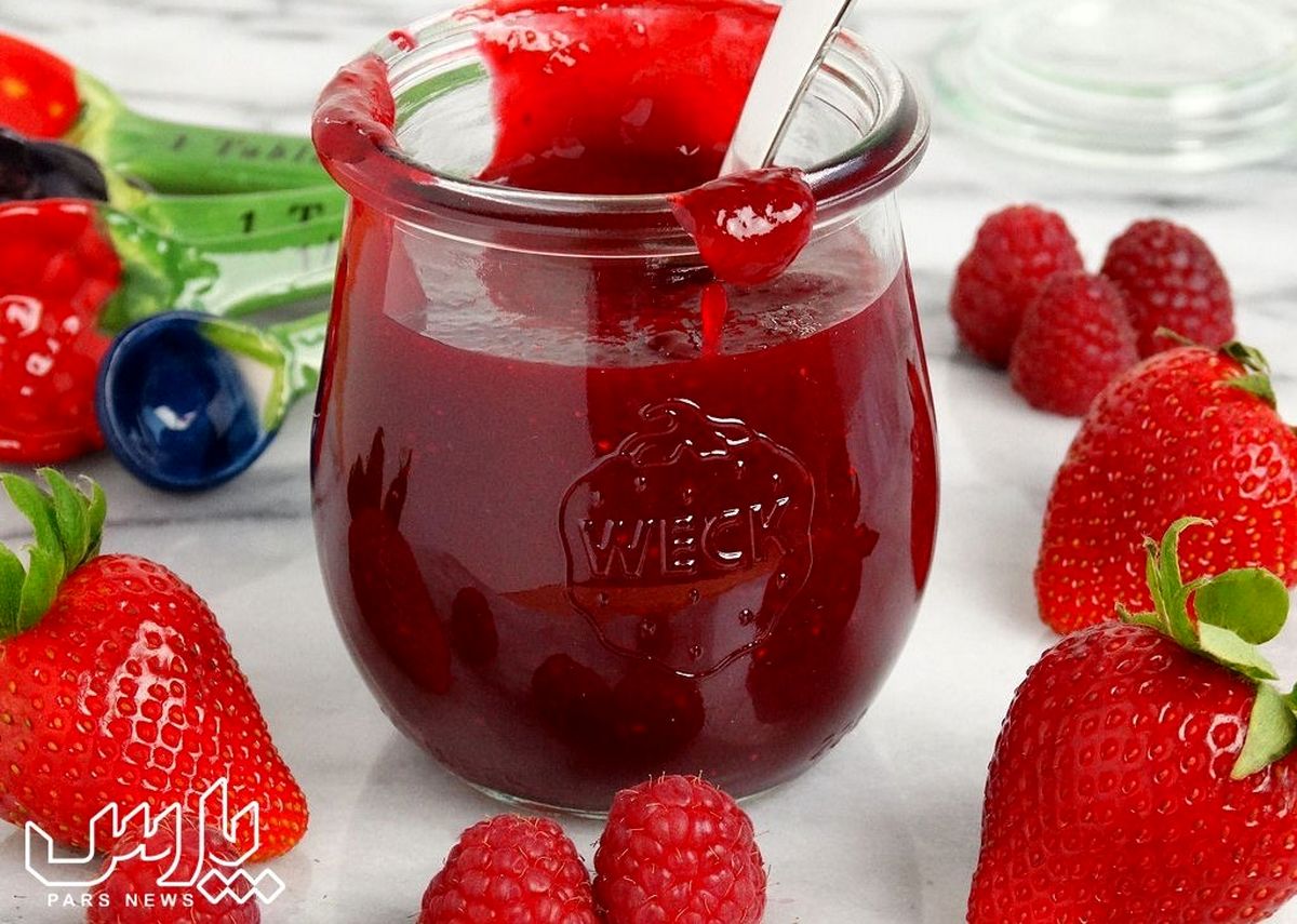 طرز تهیه سس توت فرنگی خوشمزه برای بستنی ، کیک و....
