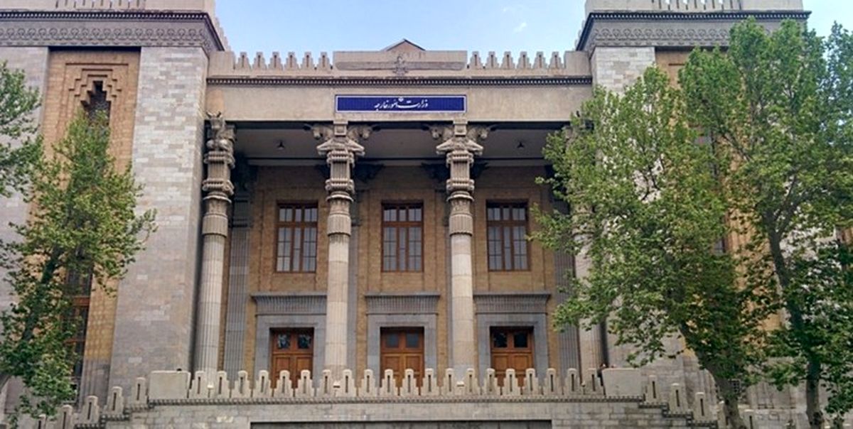 تفاوت دعوت و احضار سفیر به وزارت امور خارجه ! / ادامه حواشی عکس سفرای روسیه و انگلستان 