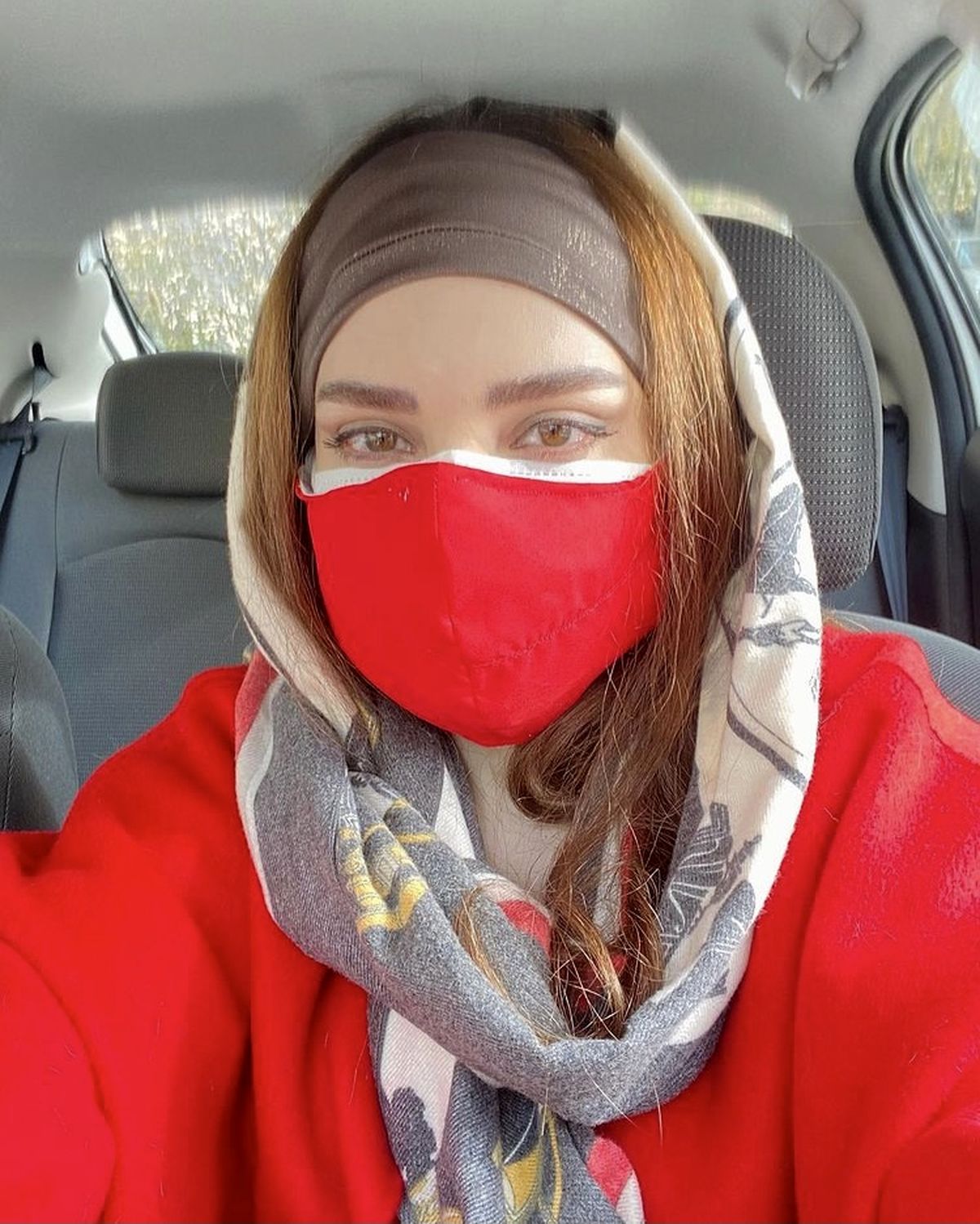 ماسک ست بهنوش طباطبایی + عکس